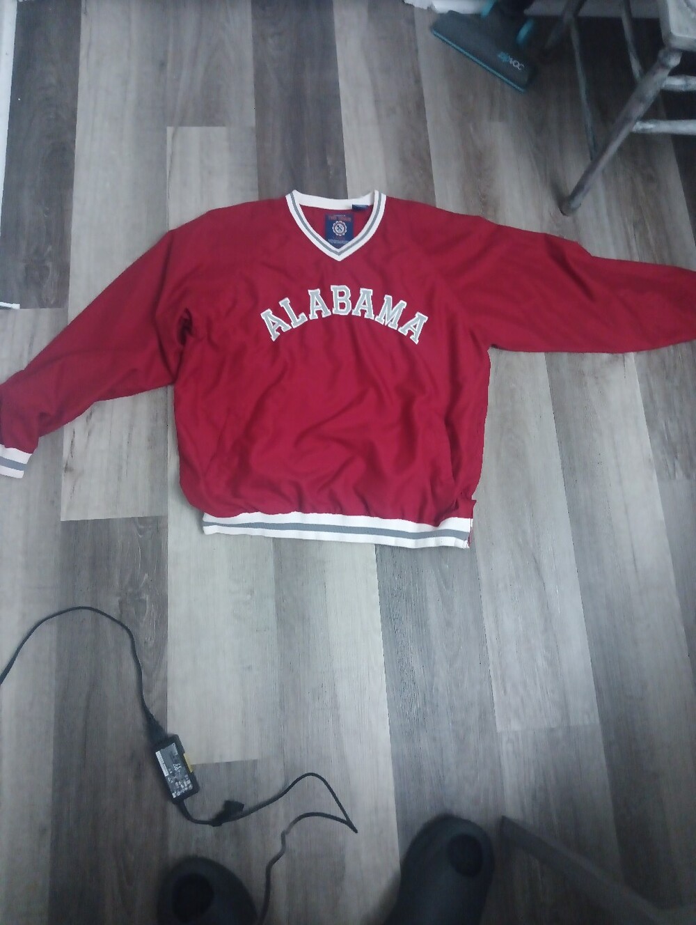 Source Unknown Red Alabama V-Neck Pullover Sweater with White Trim